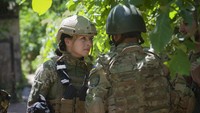 Tentara wanita yang berusia 41 tahun itu juga memastikan semangat tempur pasukannya tetap berkobar.