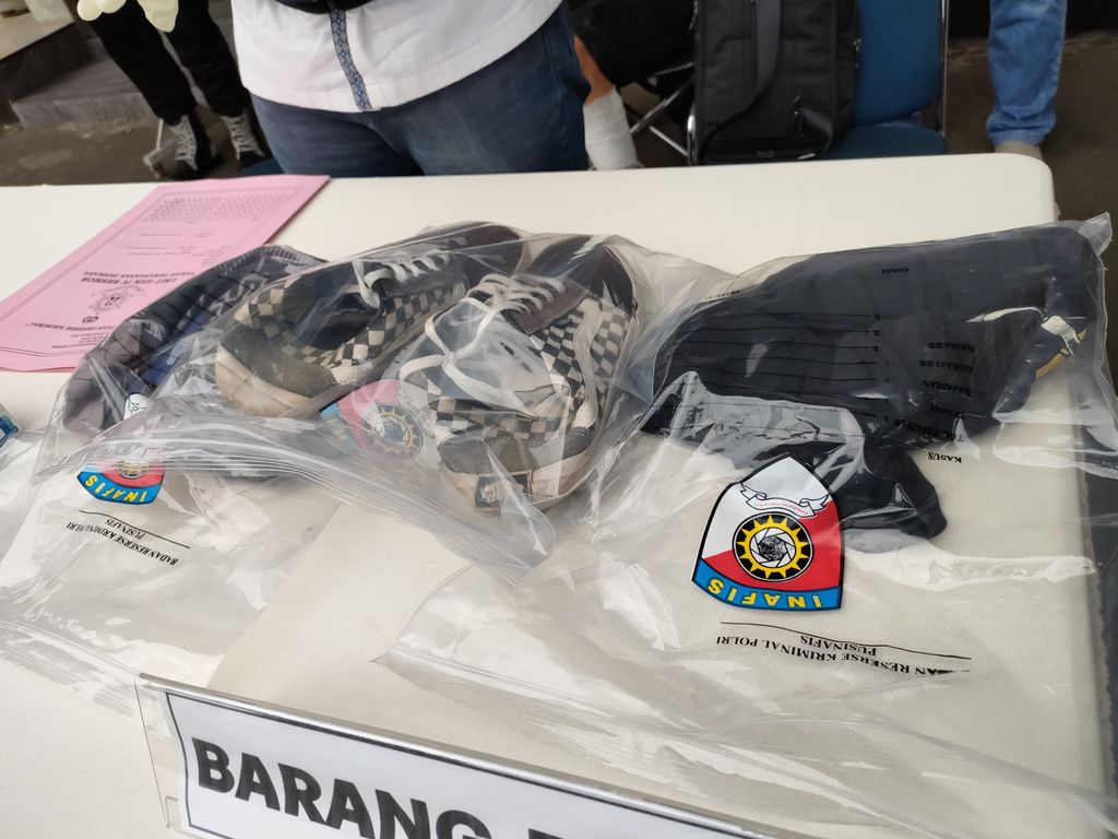 Mayat perempuan yang ditemukan di Kali Krukut, Depok, merupakan korban pembunuhan. Polisi menangkap pelaku inisial FR alias P (27) yang merupakan pacar korban di Brebes.