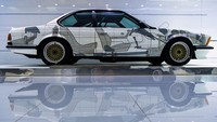 Mobil balap BMW 635 CSI.
