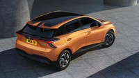 Mobil ini akan tersedia dengan dua kapasitas baterai, 51 kWh atau 64 kWh. Menawarkan jangkauan WLTP 218-281 mil (350-452 km). MG4 menggunakan motor listrik yang dipasang di belakang. Mobil ini juga siap mendukung penggerak AWD dengan potensi penambahan motor listrik kedua di depan. Foto: Dok. MG