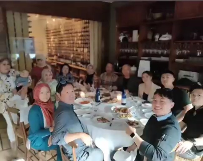 Tepat pada 29 Juni 2022 lalu, Nikita Willy baru saja berulang tahun yang ke-28. Tahun ini Nikita memilih merayakannya secara sederhana dengan mengajak keluarganya makan-makan di sebuah restoran di Santa Monica, Amerika Serikat. Foto: Instagram.com/yorafebrina