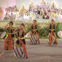 Metaverse adalah kombinasi dari beberapa elemen teknologi, termasuk virtual reality, augmented reality (AR), dan video. Kombinasi tiga teknologi tersebut memungkinkan penggunanya berada di dalam dunia digital bernama metaverse. Metaverse bisa berupa konser, konferensi hingga perjlanan virtual keliling dunia. Metaverse disebut tak memiliki batas di semua bidang seperti bisnis, ekonomi, pendidikan, IT dan dunia hiburan. Foto: Dok. pribadi Daniel Oscar.