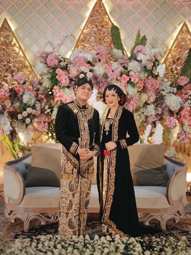 Pasangan Daniel Oscar Baskoro dan Erlinda Aji Ayuningrum menggelar acara pernikahan metaverse viral.