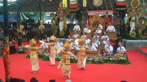 Penampilan Sekaa Semara Pegulingan 