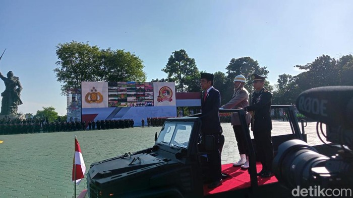 Presiden Jokowi memimpin upacara HUT ke-76 Polri di Akpol, Semarang, Selasa (5/7/2022).