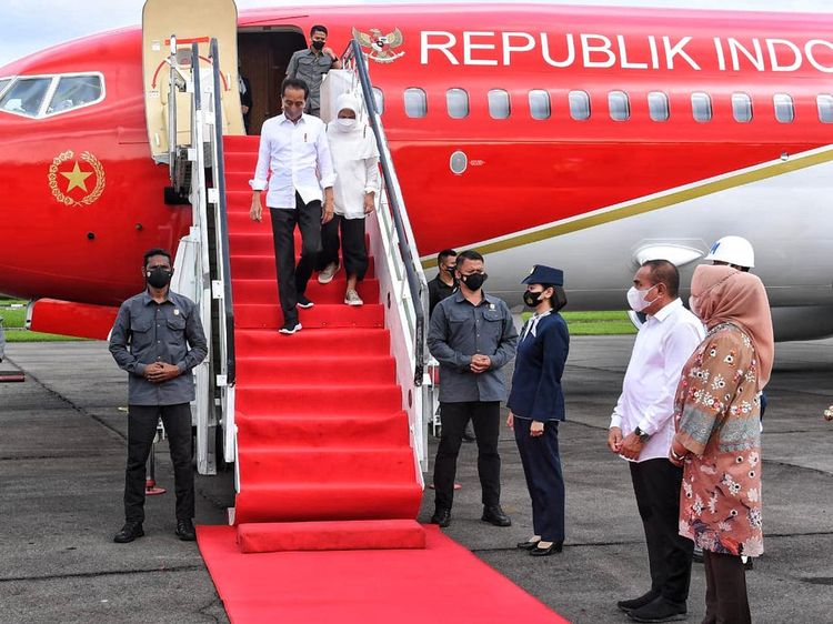 Momen Presiden Jokowi Tiba di Medan, Disambut Edy dan Bobby