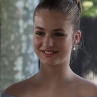 Sebelumnya dalam Kerajaan Spanyol, posisi pemimpin tahta hanya diperuntukkan untuk lelaki tapi karena Raja Felipe hanya memiliki anak perempuan, aturan itu pun diubah.Foto: YouTube @casarealtv