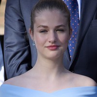 Princess Leonor pun tampak tak menerapkan terlalu banyak makeup. Ia terlihat segar dengan aksentuasi lipstik pink dan makeup mata natural.Foto: Getty Images