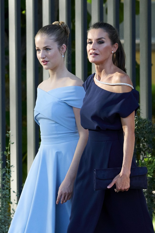Baru-baru ini Princess Leonor tampil bersama keluarganya dalam Princess of Girona Foundation Awards di Barcelona. Penampilan terbarunya yang menawan pun menjadi perhatian publik.Foto: Getty Images