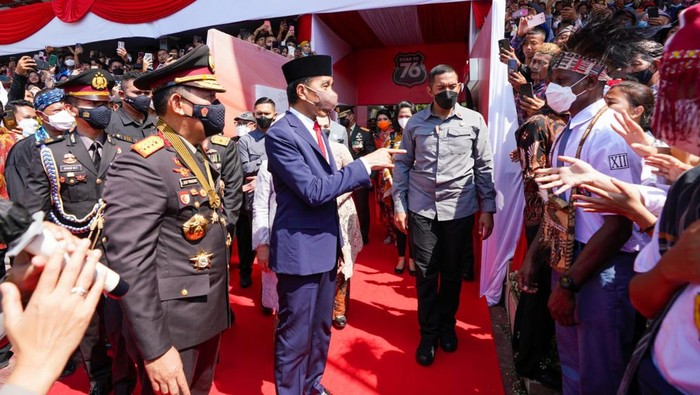 Prisiden Jokowi dan Kapolri Jenderal Listyo Sigit Prabowo