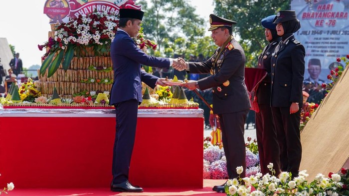 Puncak peringatan HUT ke-76 Bhayangkara di Semarang