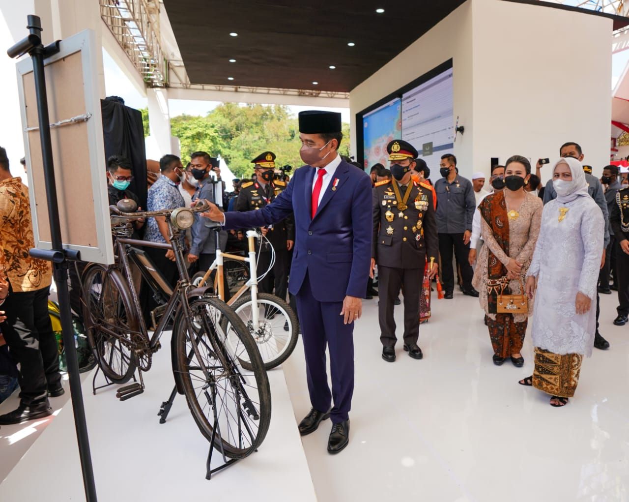 Puncak peringatan HUT ke-76 Bhayangkara di Semarang
