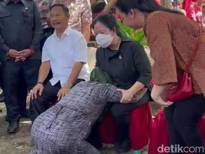 Haru Penerima Bantuan Bedah Rumah Brebes, Menangis-Bersimpuh di Hadapan Puan