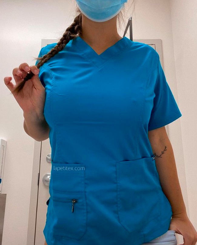 Wanita yang memiliki banyak penggemar itu kerap mendapatkan banyak godaan dari netizen pria. “Aku ingin segera diperiksa,” salah satu netizen berkomentar.  “Aku pasrah disembuhkan olehmu,” ungkap lainnya. Foto: dok. Instagram/@lapetitexx