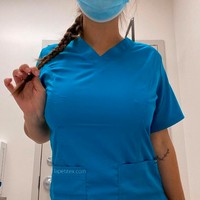 Wanita yang memiliki banyak penggemar itu kerap mendapatkan banyak godaan dari netizen pria. “Aku ingin segera diperiksa,” salah satu netizen berkomentar.  “Aku pasrah disembuhkan olehmu,” ungkap lainnya. Foto: dok. Instagram/@lapetitexx