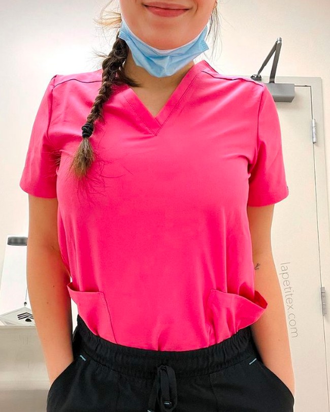 Lewat bio di Instagram, Lexie menyebut dirinya seorang perawat Prancis dan seorang content creator. Foto: dok. Instagram/@lapetitexx