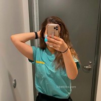 Lexie, begitu namanya di media sosial. Lexie jadi viral karena mengunggah sejumlah foto seksi mengenakan seragam perawat. Foto: dok. Instagram/@lapetitexx