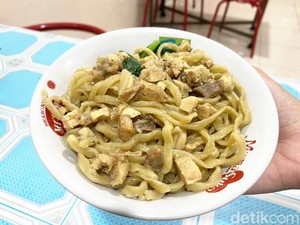 Slurpp! 5 Bakmi Karet yang Kenyal Mulurnya Bikin Nagih