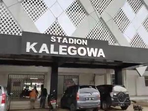PSM Makassar Benahi Lapangan Latihan di Stadion Kalegowa