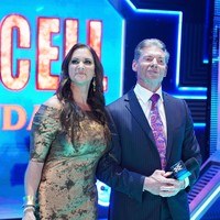 Vince McMahon sendiri mundur dari posisinya setelah para dewannya diinvestigasi karena kasus suap. Vince disebut memberi uang tutup mulut pada mantan karyawannya agar tidak membocorkan perselingkuhan mereka.Foto: Instagram @stephanimcmahon