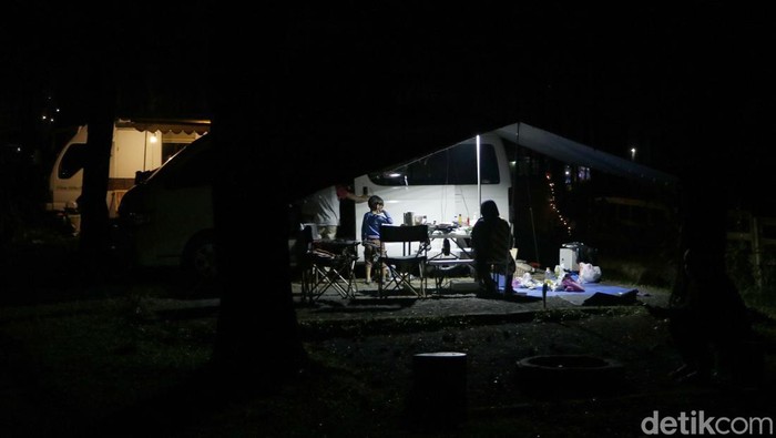 Suasana Malam di Camping Ground Cikole Suasana Malam di Camping Ground Cikole