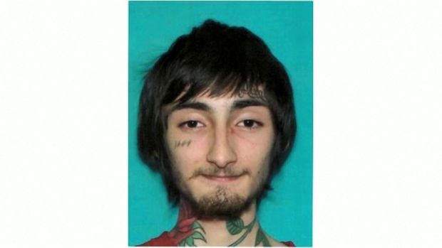 Polisi Amerika Serikat (AS) menangkap terduga pelaku penembakan saat parade kemerdekaan AS di Illinois pada Senin (4/7). Terduga pelaku yakni pria bernama Robert E. Crimo III berusia 22 tahun.