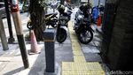 Waduh, Trotoar di Senopati Jaksel Jadi Parkir Liar