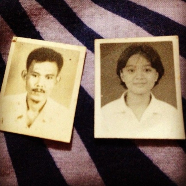 Begini penampilan Wika Salim saat masih bersekolah. Dengan rambut pendek berponi belah tengah, wajah Wika tampak imut.Di samping foto Wika terdapat foto sang ayah. Foto: Instagram/@wikasalim