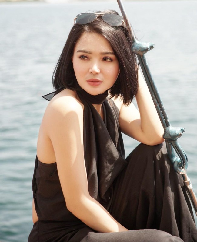 Saat ini Wika Salim sudah berusia 30 tahun. Walaupun demikian, penampilannya masih terlihat mempesona. Ia pun sering membagikan foto-foto dirinya ke akun Instagram pribadinya. Foto: Instagram/@wikasalim