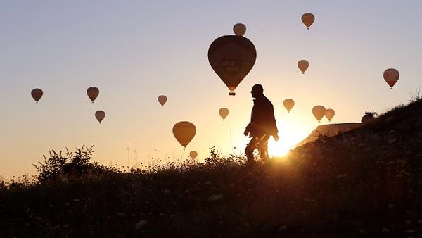Balon udara Cappadocia memang menjadi salah satu daya tarik wisatawan yang berkunjung ke Tukri.  