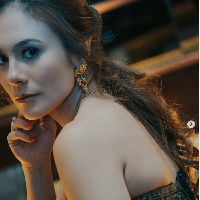 Walaupun sudah berusia 41 tahun namun kulit Wulan Guritno masih tampak mulus dan kencang. Tak heran jika dirinya banyak diidolakan, terutama oleh kaum adam. Foto: Dok. Instagram wulanguritno