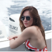 Wulan Guritno tampil seksi ketika menghabiskan waktu berliburnya ke pantai. Dengan pose menyamping, pakaian yang dikenakan Wulan itu tampak mengekspos bagian punggung dan lengannya. Foto: Dok. Instagram wulanguritno