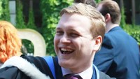 Tahun 2020 James Atkinson asal Leeds, Inggris meninggal setelah makan pizza. Ia memesan pizza dari sebuah restoran, tapi tak tahu kalau ada kandungan kacang. Dirinya yang alergi kacang langsung alami reaksi parah hingga akhirnya meninggal. Foto: Daily Mail
