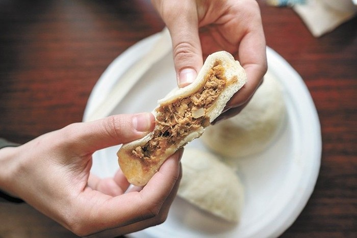 10 Aksi Netizen Makan Tokek Hidup hingga Sate Babi, Berujung Tewas!