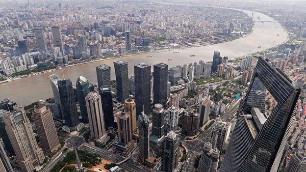 Begini pemandangan perkotaan yang disuguhkan jika berkunjung ke Menara Shanghai, China, seperti terlihat Sabtu (2/7/2022).