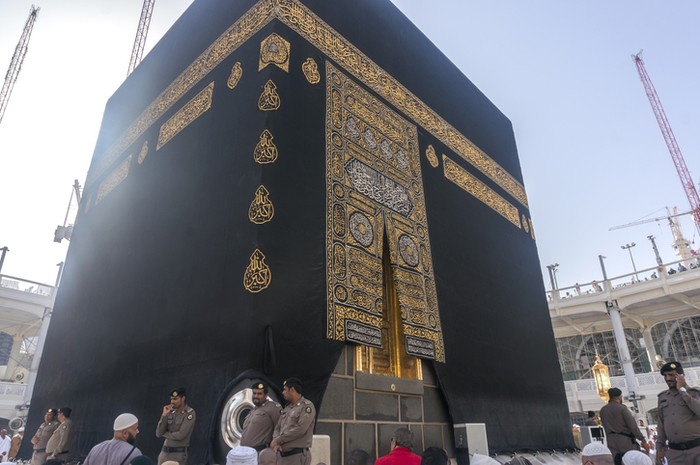 Mecca, Saudi Arabia - March 14, 2015: Muslims look into Maqam Ibrahim (the station of Ibrahim)  in Makkah, Saudi Arabia. Inside the Maqam Ibrahim is a stone block where Ibrahim stood to build the kaaba.