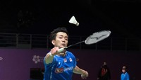 Anthony kalah telak 8-21 di gim pertama. Nishimoto butuh waktu 14 menit untuk mengamankan gim pertama.