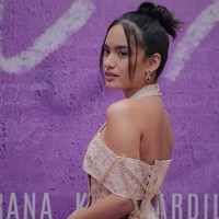 Sang pelakor disebut sebagai pekerja di dunia entertainment. Akun itu mengungkap bahwa suami kerabatnya itu beberapa kali kepergok selingkuh dengan orang yang sama. Foto: Instagram/@arawindak