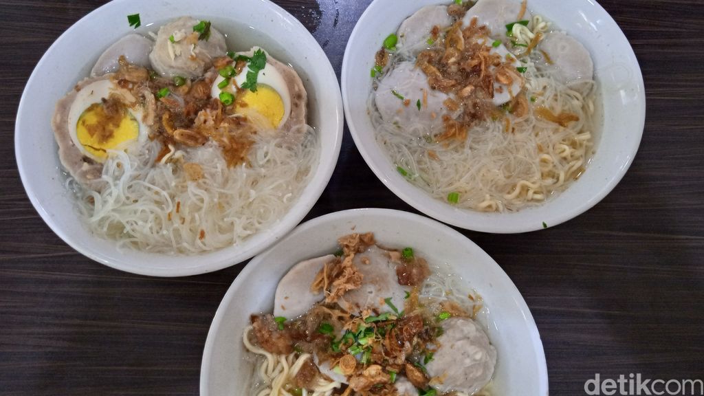 Bakso Gepeng Tebet: Bakso Favorit Artis yang Habiskan 25 Kg Daging Sehari!