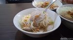 Bakso Gepeng Langganan Artis yang Bisa Habsikan 25 Kg Daging Sehari!