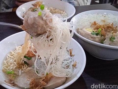 Bakso Gepeng Tebet: Bakso Favorit Artis yang Habiskan 25 Kg Daging Sehari!