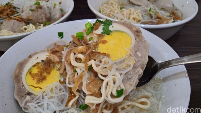Bakso Gepeng Tebet Bakso Gepeng Tebet: Bakso Favorit Artis yang Habiskan 25 Kg Daging Sehari!