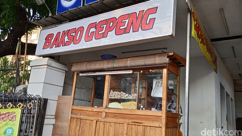 Bakso Gepeng Tebet: Bakso Favorit Artis yang Habiskan 25 Kg Daging Sehari!