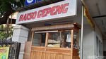 Bakso Gepeng Langganan Artis yang Bisa Habsikan 25 Kg Daging Sehari!