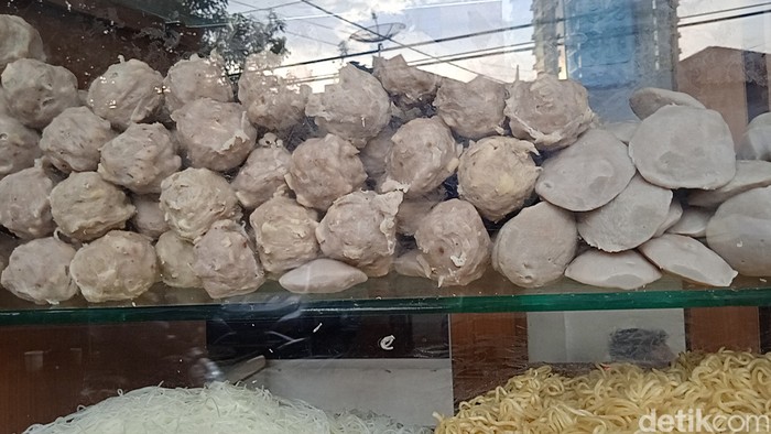 Bakso Gepeng Tebet Bakso Gepeng Tebet: Bakso Favorit Artis yang Habiskan 25 Kg Daging Sehari!