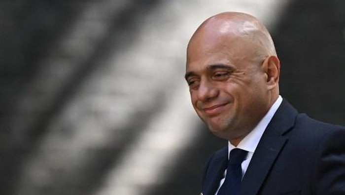 Britains Health Secretary Sajid Javid arrives for a cabinet meeting in Downing Street in London on July 5, 2022. - British Health Secretary Sajid Javid resigned on Tuesday after a slew of scandals undermined the government of Prime Minister Boris Johnson. In his resignation letter to Johnson, Javid said 