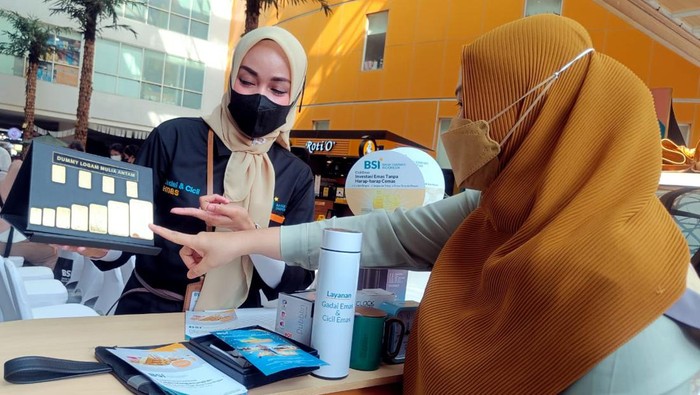 PT Bank Syariah Indonesia Tbk. (BSI) gelar Program Hujan Emas. Hal ini untuk mendorong minat masyarakat berinvestasi melalui instrumen logam mulia atau emas.