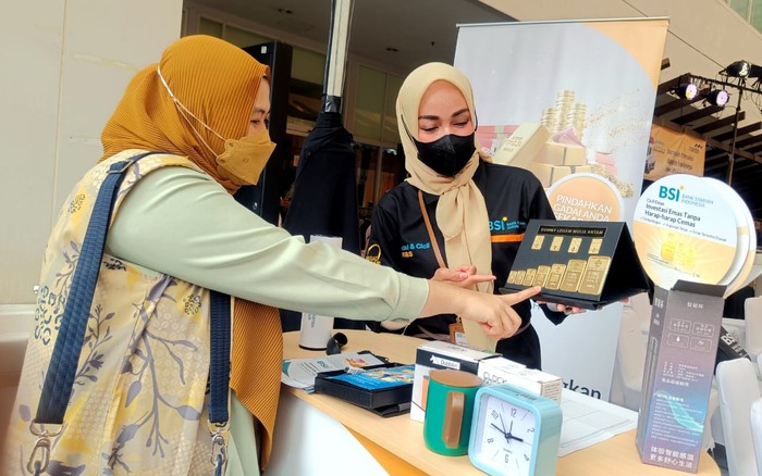 PT Bank Syariah Indonesia Tbk. (BSI) gelar Program Hujan Emas. Hal ini untuk mendorong minat masyarakat berinvestasi melalui instrumen logam mulia atau emas.