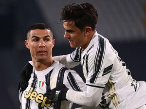 Dear MU, Nggak Mau Coba Duet Dybala-Ronaldo di MU?