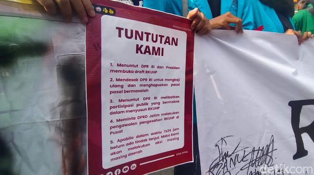 Demo tolak RKHUP